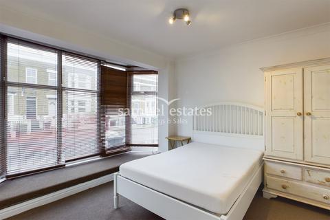 3 bedroom flat to rent, Ferndale Road, Clapham North, SW4