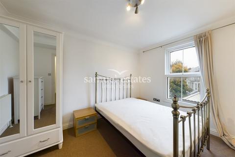 3 bedroom flat to rent, Ferndale Road, Clapham North, SW4