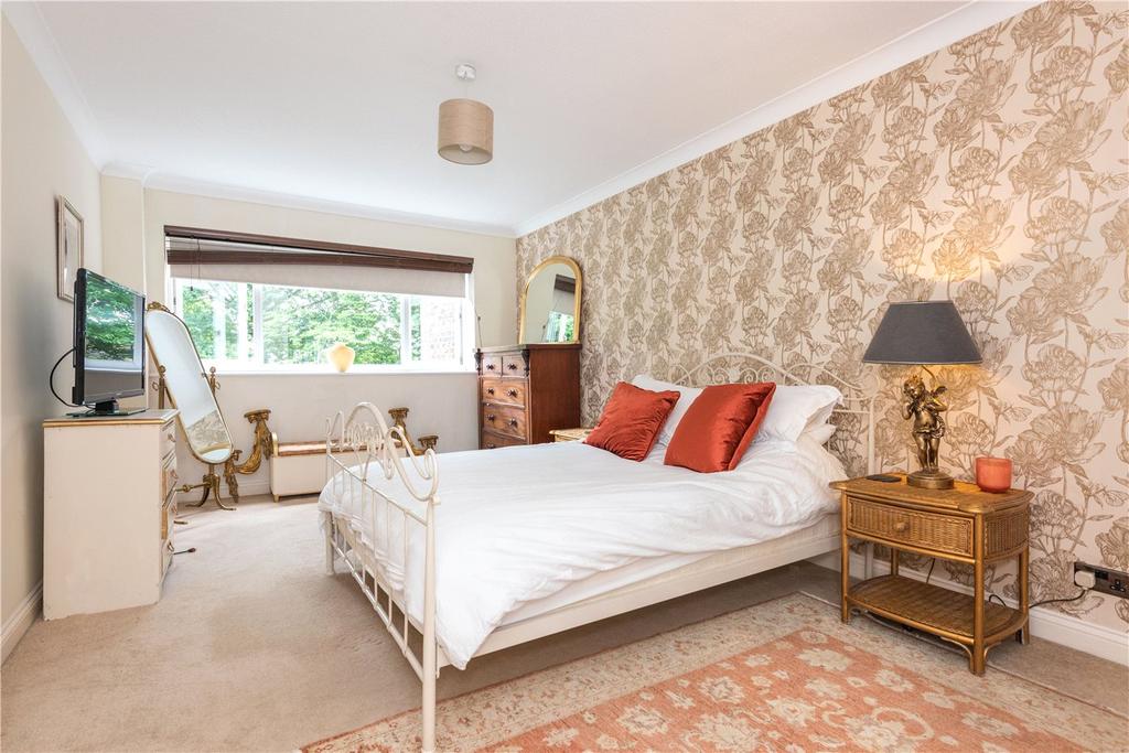 Farington Acres, Vale Road... 2 bed apartment £1,450 pcm (£335 pw)