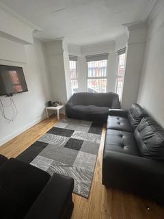 6 bedroom end of terrace house to rent, Archery Terrace,Woodhouse, Leeds, LS2 9AT