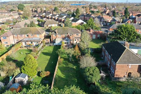 25 Crown Lane, Theale, Reading, RG7 5BG