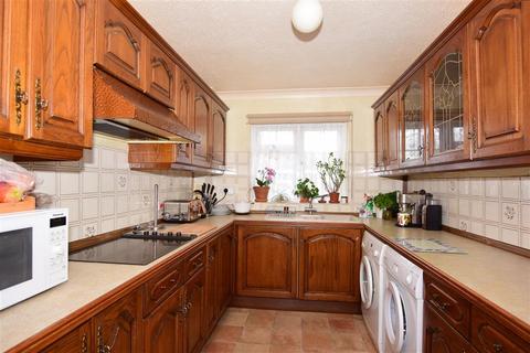 4 Lower Higham Road, Gravesend, DA12 2NG