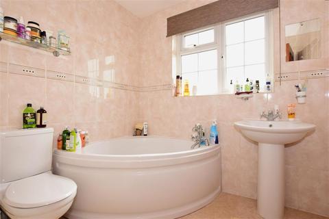 4 Lower Higham Road, Gravesend, DA12 2NG