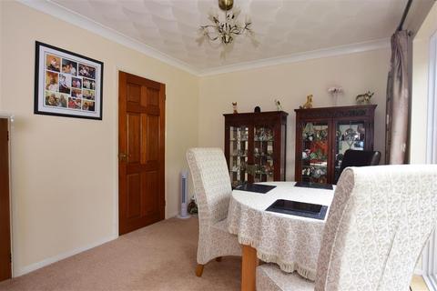 4 Lower Higham Road, Gravesend, DA12 2NG