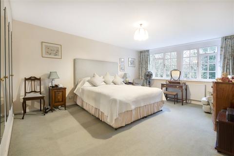 131 Queens Road, Richmond, TW10 6HF