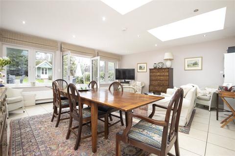 131 Queens Road, Richmond, TW10 6HF