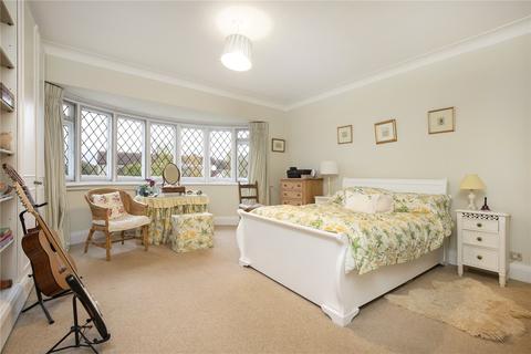 131 Queens Road, Richmond, TW10 6HF