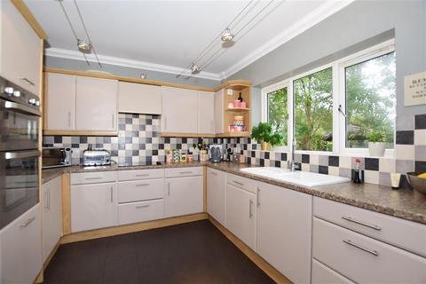 2 Old School Close, Sturry, Canterbury, CT2 0TW