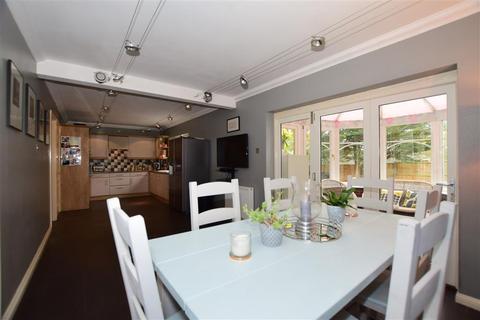 2 Old School Close, Sturry, Canterbury, CT2 0TW