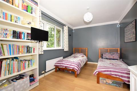 2 Old School Close, Sturry, Canterbury, CT2 0TW