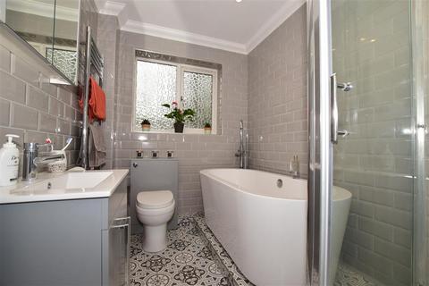 2 Old School Close, Sturry, Canterbury, CT2 0TW