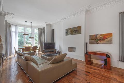 Entrance Floor Flat, 46 Belsize Square, London, NW3 4HN