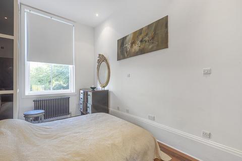 Entrance Floor Flat, 46 Belsize Square, London, NW3 4HN