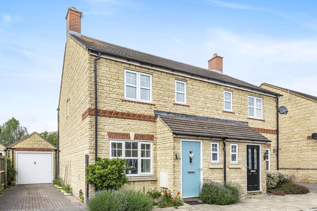 Madley Park, Witney, OX28 3 bed semidetached house £290,000