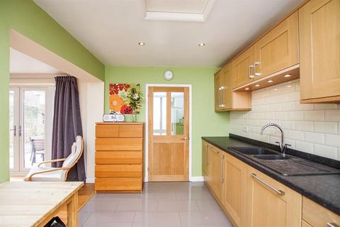 28 Charles Close, Thornbury, Bristol, BS35 1LN