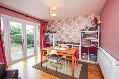 28 Charles Close, Thornbury, Bristol, BS35 1LN