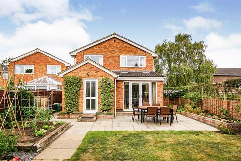 28 Charles Close, Thornbury, Bristol, BS35 1LN