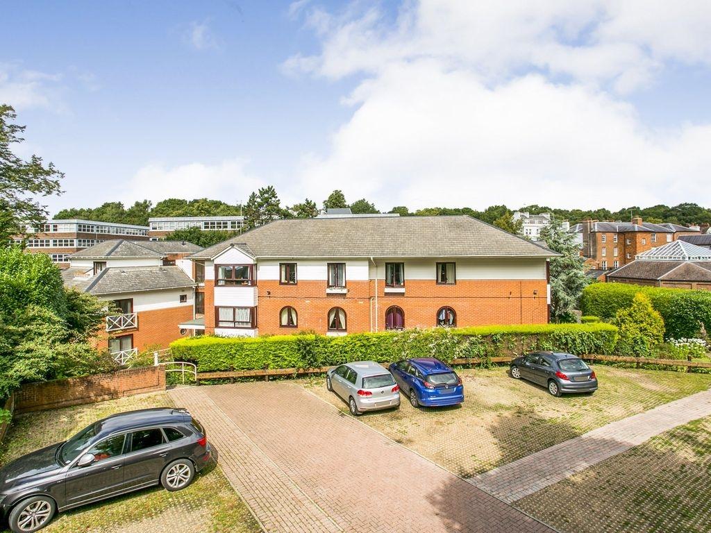 Linden Park Road Tunbridge Wells TN2 2 bed ground floor flat £1,200 pcm (£277 pw)