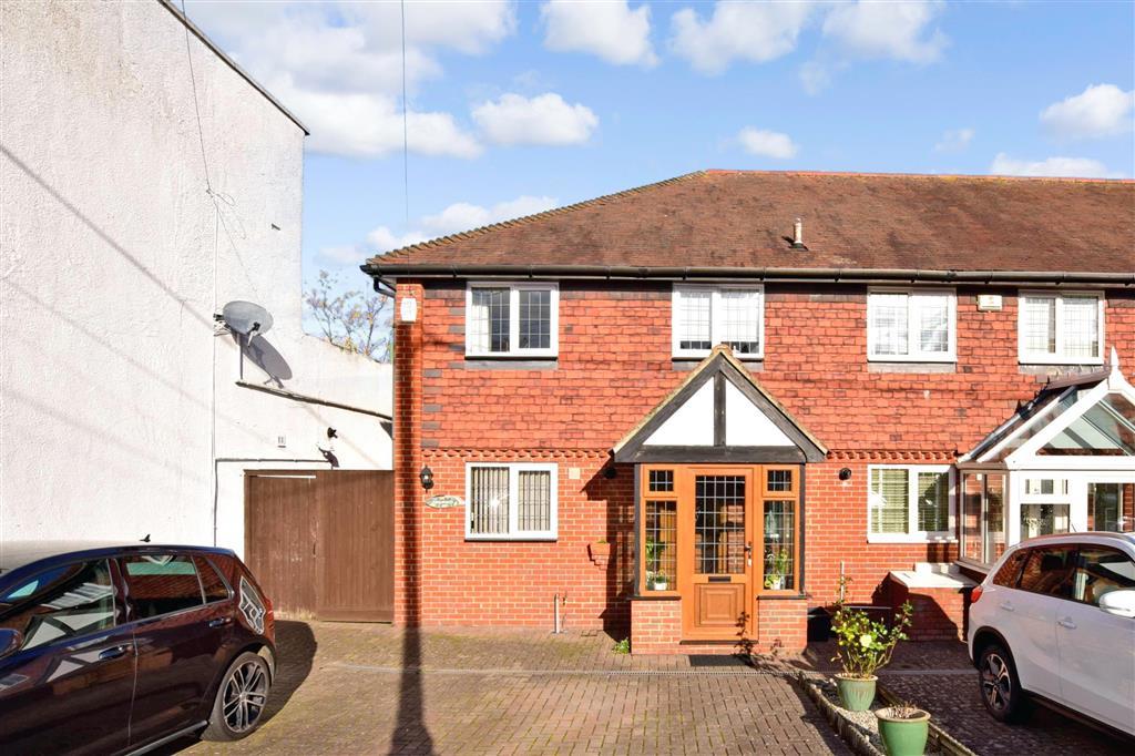 Essex Road, Longfield, Kent 2 bed end of terrace house £400,000