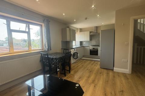 2 bedroom flat to rent, Prestwood Avenue, Kenton, HA3