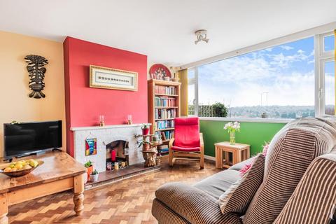 58 Broadlands Avenue, Chesham, HP5 1AL