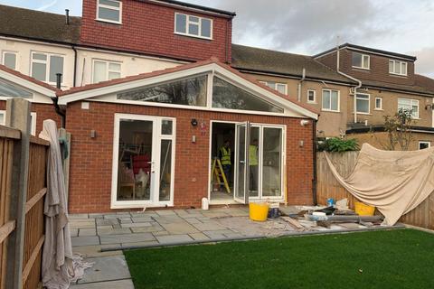 16 Prestwood Avenue, Harrow, HA3 8JZ