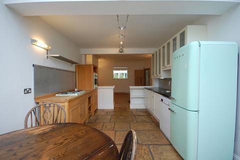 31 Windermere Avenue, London, N3 3QX