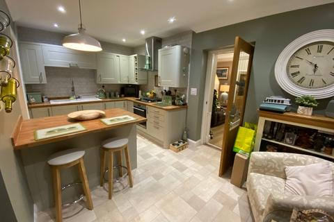 16 Pontrhondda Road, Tonypandy, CF40 2SZ