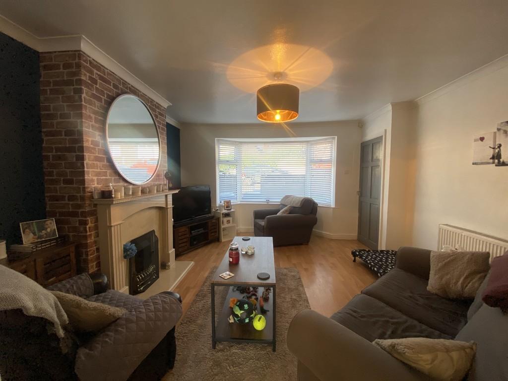 Perlethorpe Avenue, Gedling, Nottingham 2 bed semidetached house £