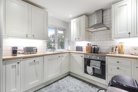 Flat 15, Shipbourne House Sellindge Close, Beckenham, BR3 1PG