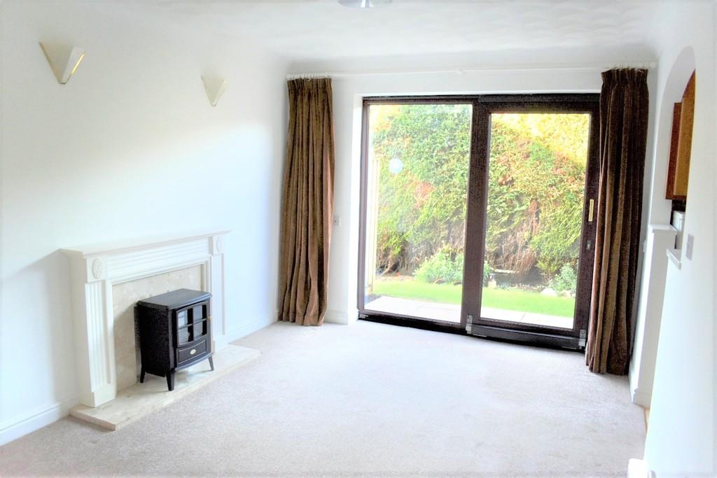 Fairwaters, Longford Lane, Kingsteignton 2 bed ground floor flat £135,000