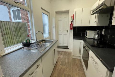 4 bedroom terraced house to rent, Dereham Road, Norwich