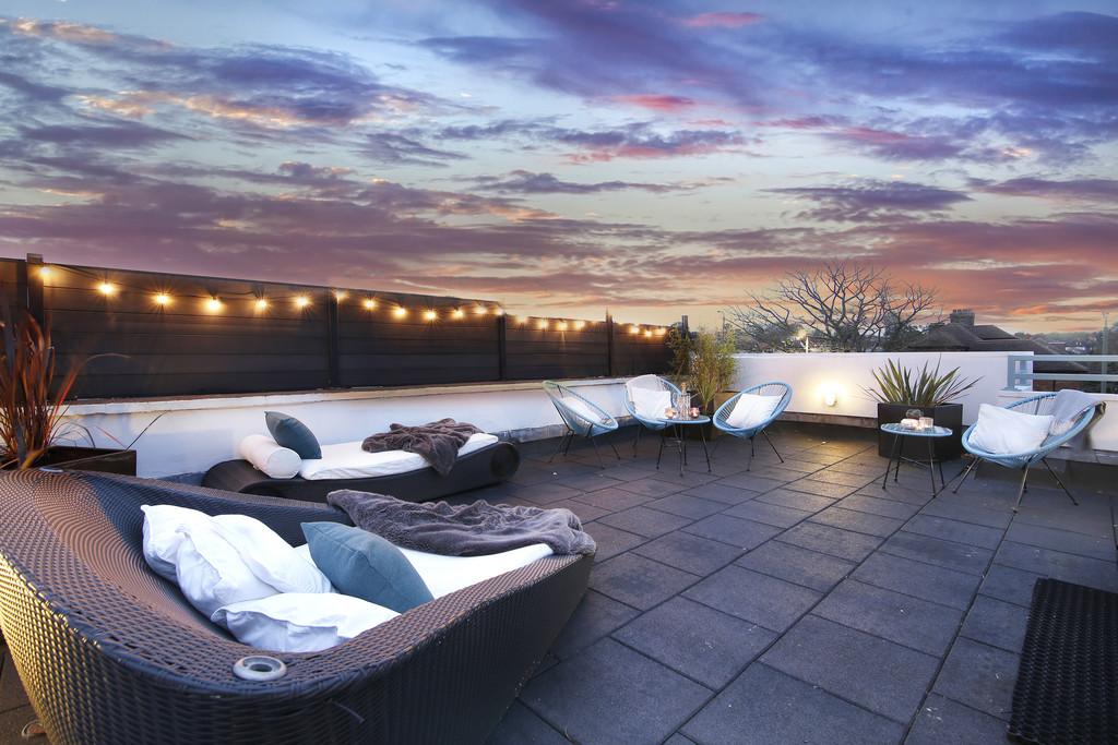 Mead Way, Bromley, BR2 3 bed semidetached house £750,000