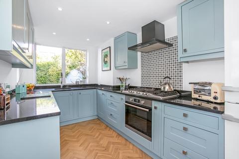 4 Mead Way, Bromley, BR2 9EW
