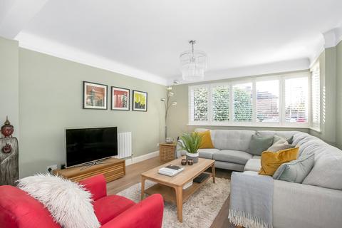 4 Mead Way, Bromley, BR2 9EW