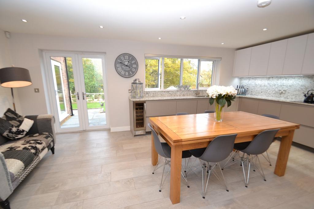 Kitchen/ Family Room