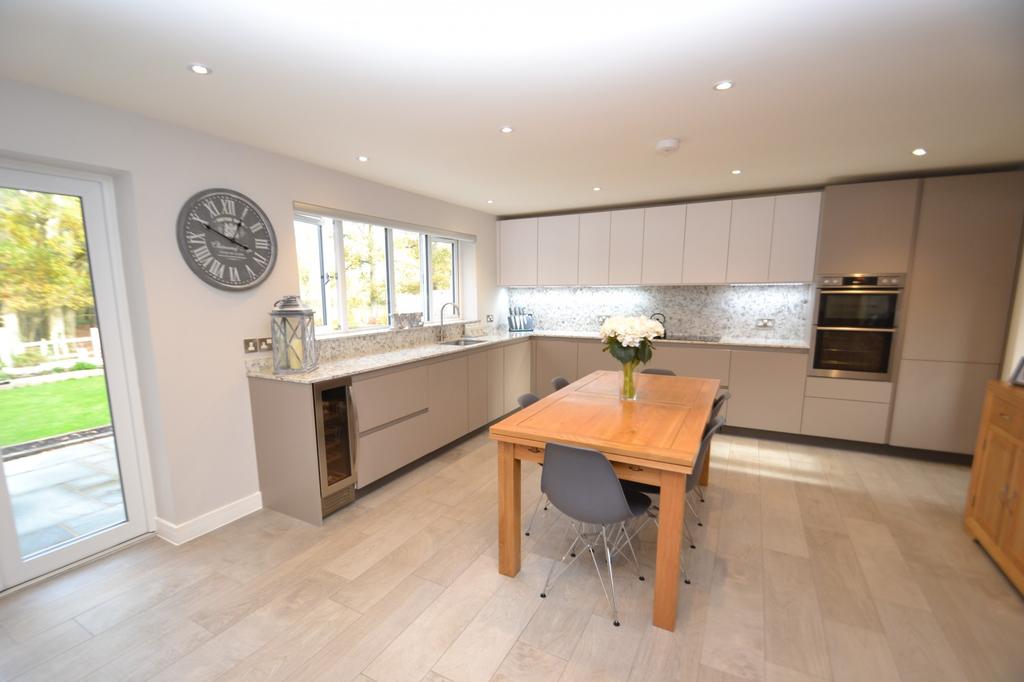 Kitchen/ Family Room