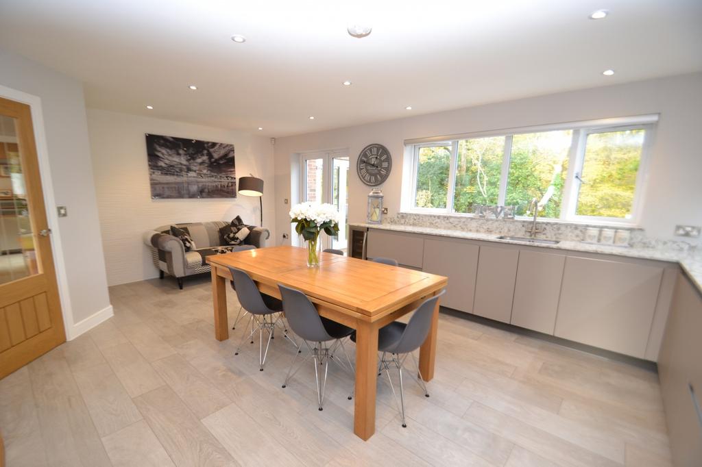 Kitchen/ Family Room