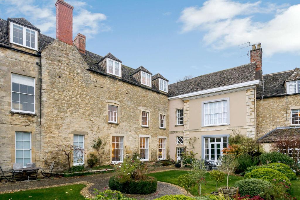 Coxwell Court, Cirencester, GL7 4 bed terraced house £765,000