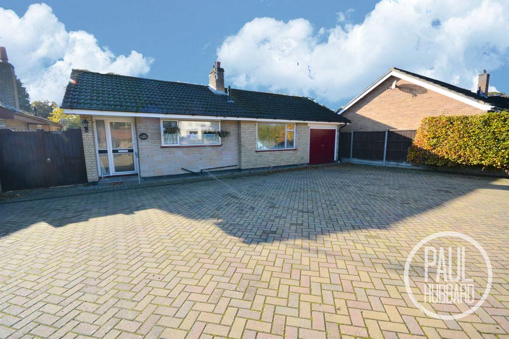Hall Road, Oulton Broad, Suffolk 4 bed detached bungalow £350,000
