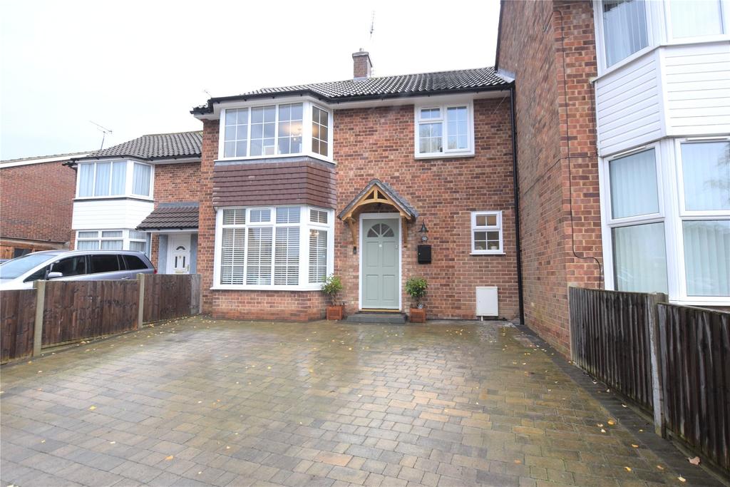 Kennel Lane, Priestwood, Bracknell, Berkshire, RG42 3 bed terraced house £375,000
