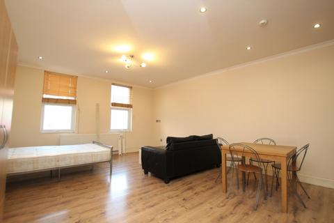 Studio to rent, Barnett Street, Whitechapel, London