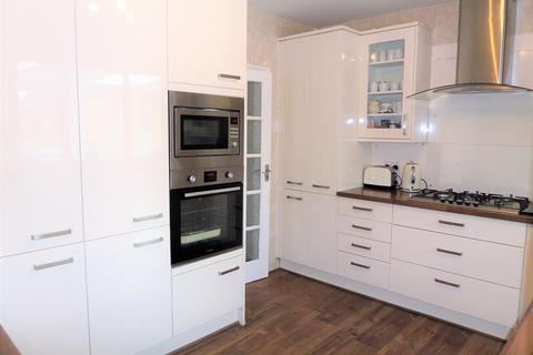 5 Fern Lane, Hounslow, TW5 0HN