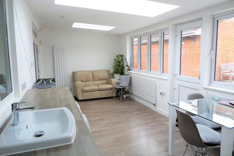 5 Fern Lane, Hounslow, TW5 0HN