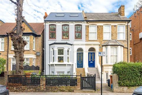 33b Kenninghall Road, London, E5 8BS