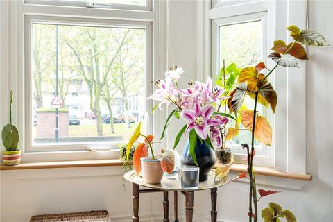 33b Kenninghall Road, London, E5 8BS