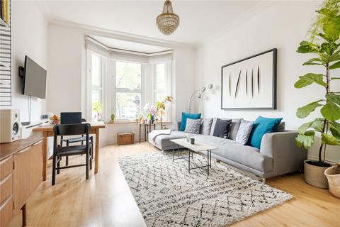 33b Kenninghall Road, London, E5 8BS