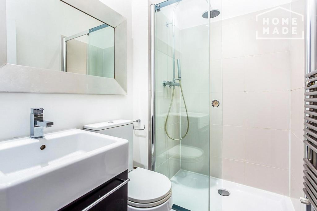 Bathroom16055395261605570796.jpg