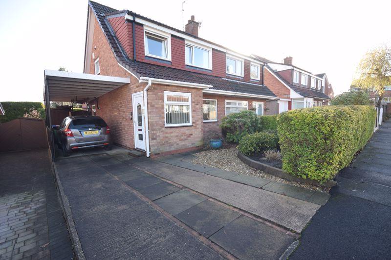 Eden Close, Heywood 3 bed semidetached house £170,000