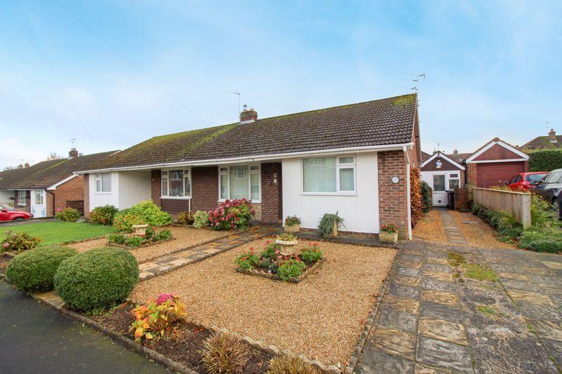 Whitcliffe Drive, Ripon 2 bed semidetached bungalow £235,000